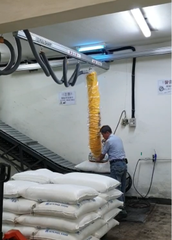 Thiết bị nâng hạ hút chân không nào phù hợp sử dụng trong nhà máy thực phẩm